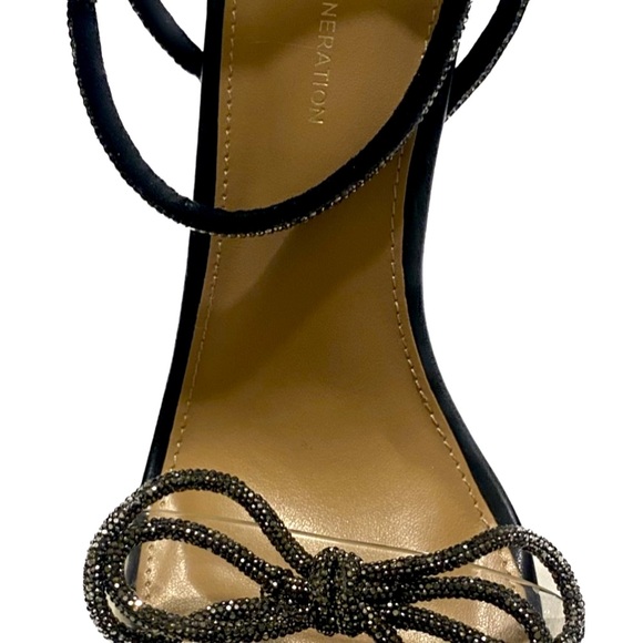 NWOT- BCB GENERATION STRAP HEEL. BLACK & CLEAR W/ DIAMOND STUDDED BOW - Picture 6 of 7